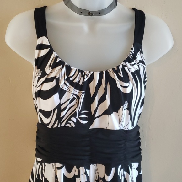 Fylo Dress - Picture 2 of 7